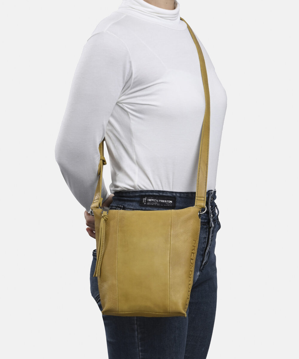 FREDsBRUDER Tasche My Old Friend Essential Bag Sunny Yellow Tragebild OS