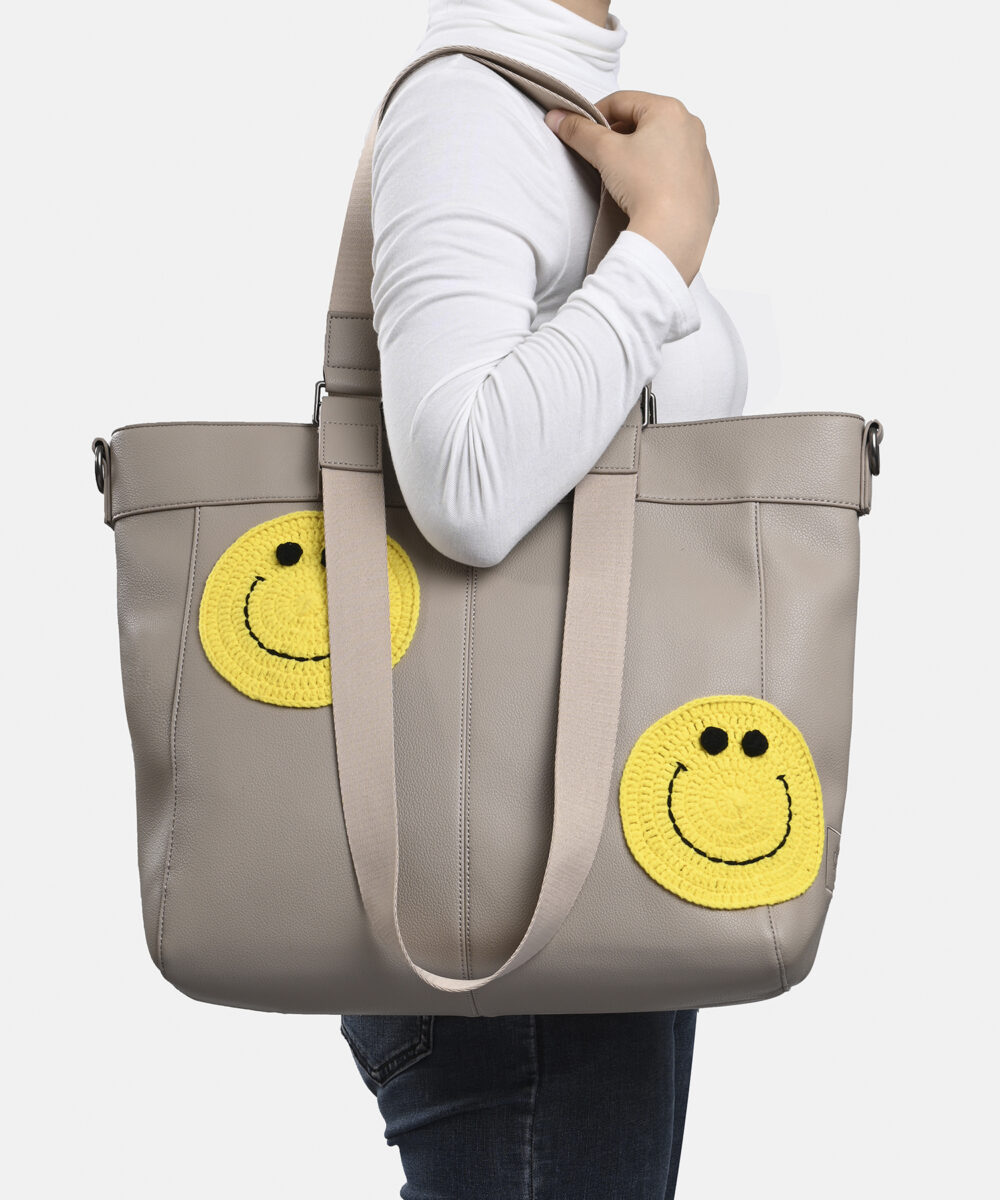 FREDsBRUDER Tasche Keep on Smiling Big Shopper Sand and Sun Tragebild OS