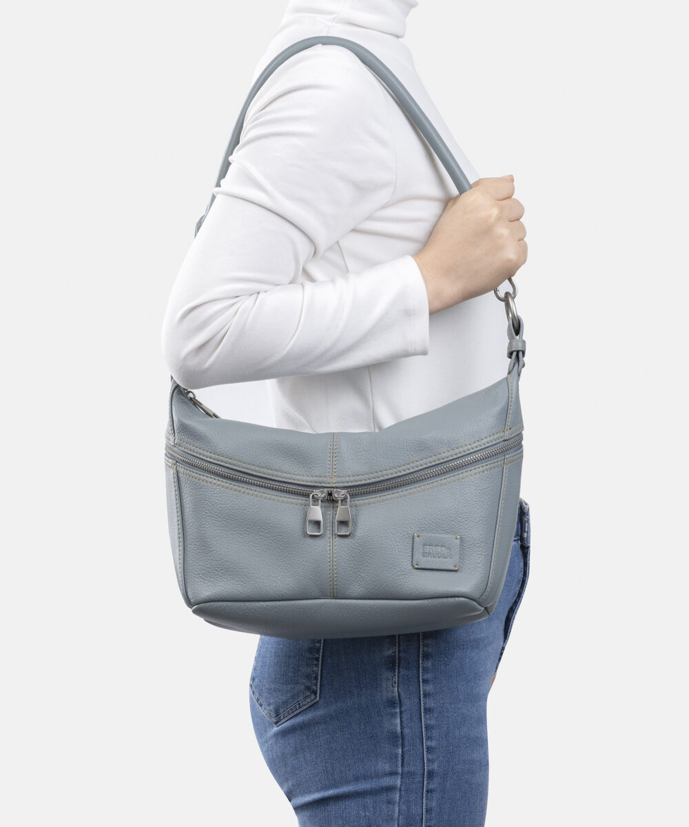 FREDsBRUDER Tasche Feeling Good Shoulderbag Dusty Blue Tragebild OS