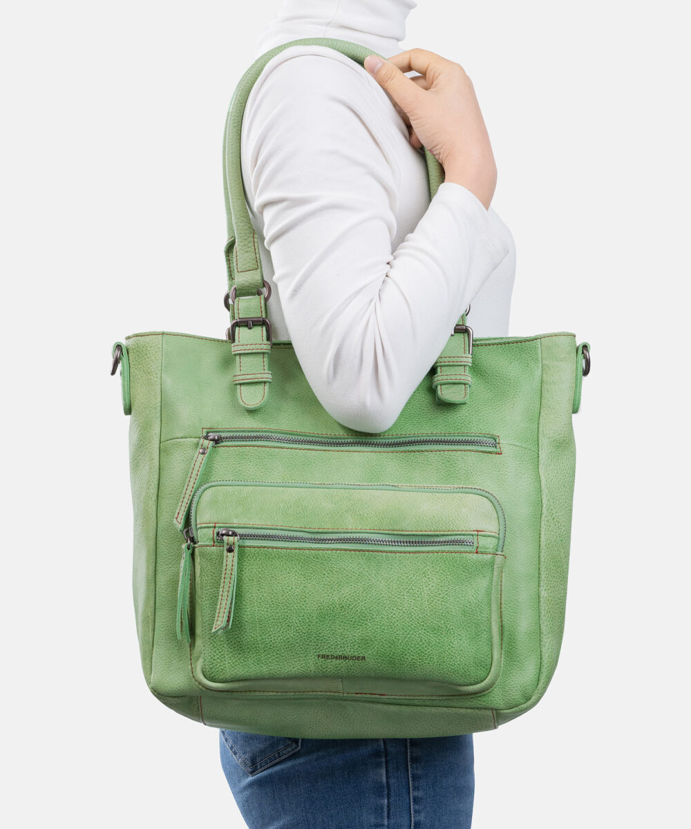 FREDsBRUDER Tasche Dear Shoulderbag With Pockets Cute Green Tragebild OS