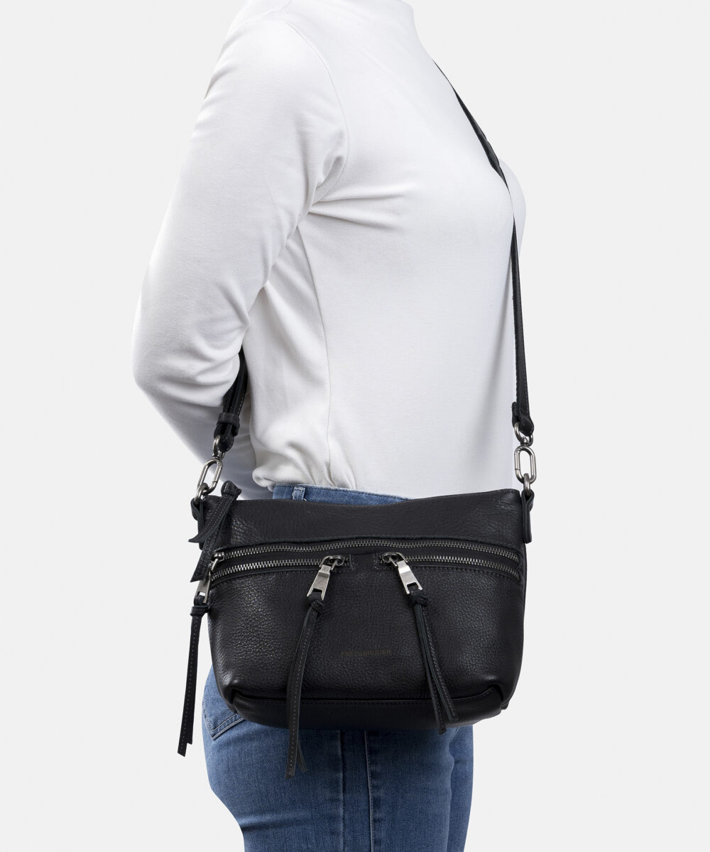 FREDsBRUDER Tasche Dear Crossbag With Front Zipper Black Tragebild OS