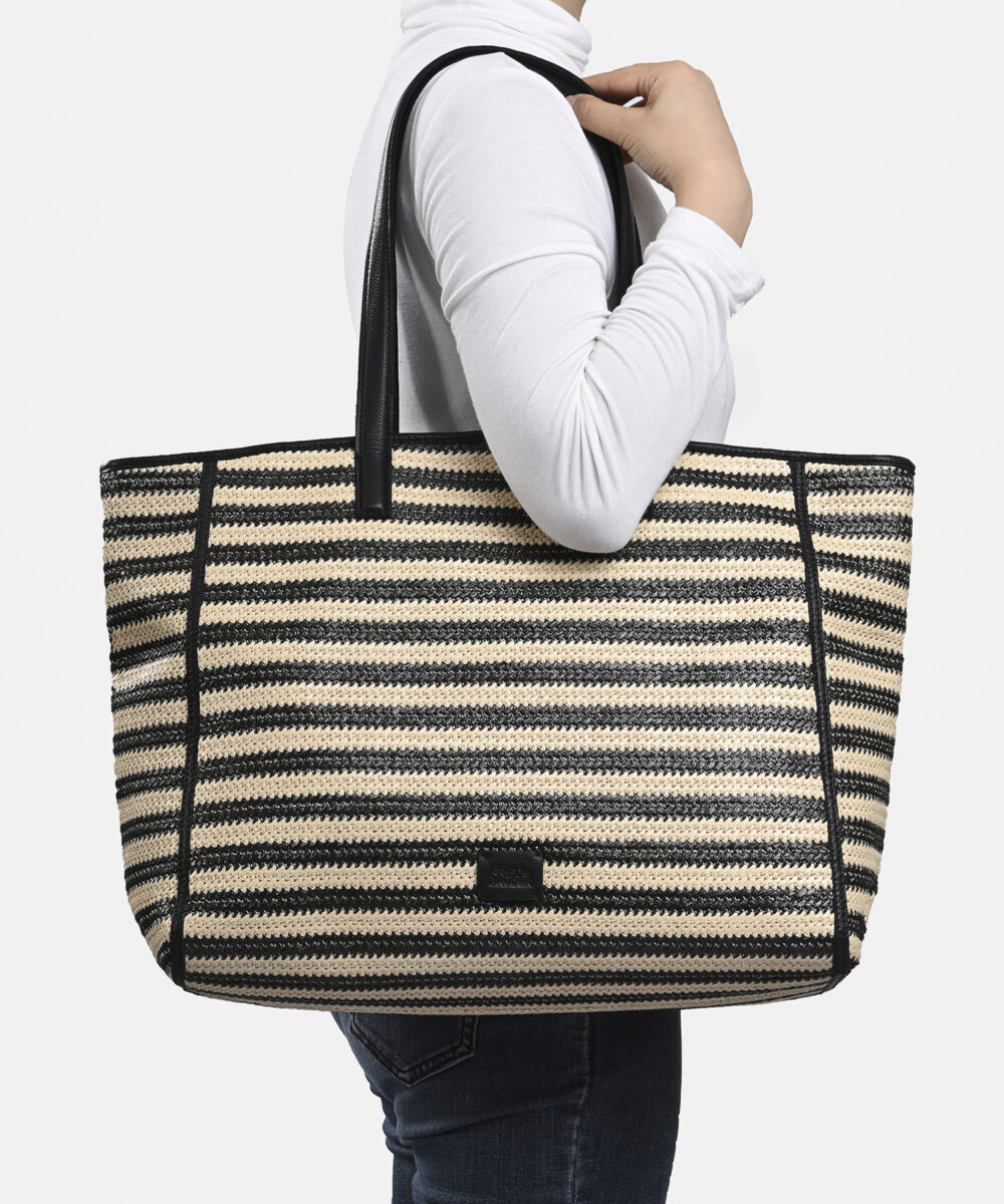 FREDsBRUDER Tasche Sommerliebe Shopper Black Stripes Tragebild OS